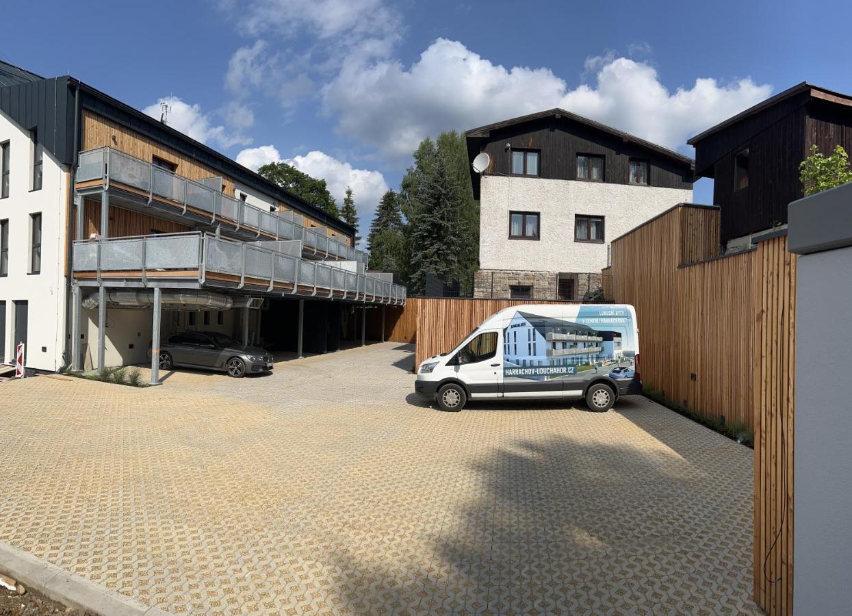 Luxusni Apartman Grand V Centru Harrachova Se Soukromou Mega Terasou, S Privatnim Parkovanim Zdarma, S Moznosti Dobijeni Wallbox Ev A Vyhledem Na Harrachovsky Kostelicek Екстер'єр фото